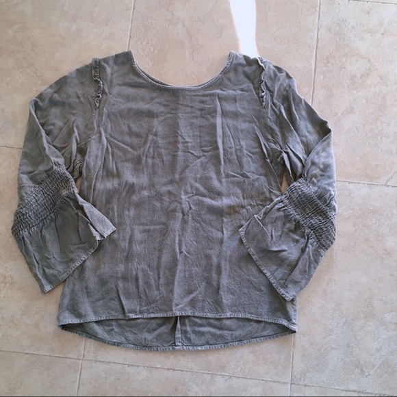 💌3/$15 Style Envy bell sleeve blouse - Picture 1 of 4